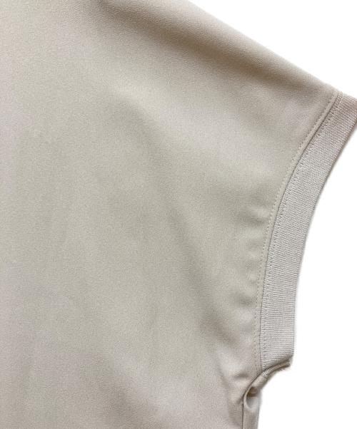 icB（アイシービー）icB (アイシービー) FluidBackSatin ワンピース ベージュ サイズ:SIZE 6の古着・服飾アイテム