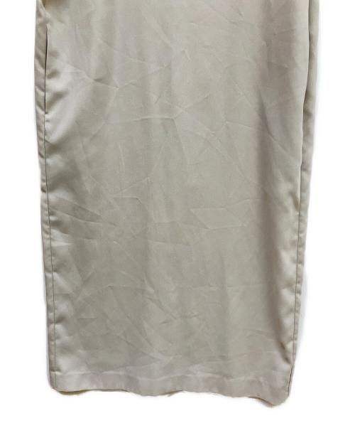 icB（アイシービー）icB (アイシービー) FluidBackSatin ワンピース ベージュ サイズ:SIZE 6の古着・服飾アイテム