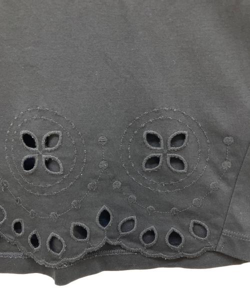 BLUE LABEL CRESTBRIDGE（ブルーレーベルクレストブリッジ）BLUE LABEL CRESTBRIDGE (ブルーレーベルクレストブリッジ) カットワーク刺繍Tシャツ ブラック サイズ:38の古着・服飾アイテム