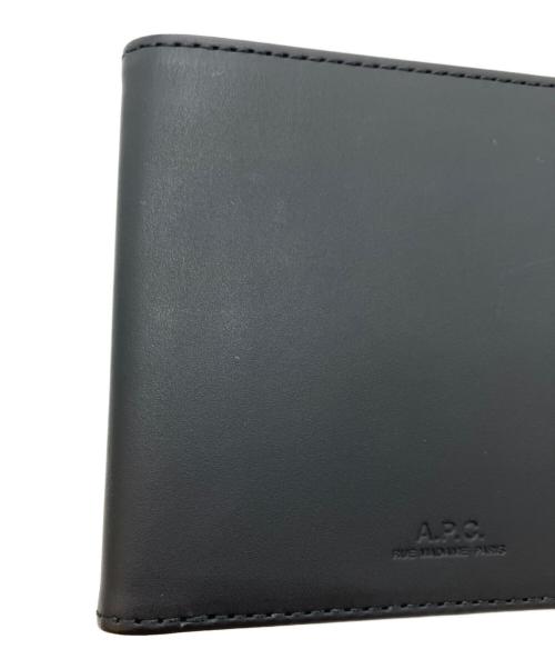 A.P.C.（アーペーセー）A.P.C. (アーペーセー) 2つ折り財布 ブラックの古着・服飾アイテム