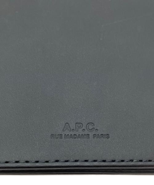 A.P.C.（アーペーセー）A.P.C. (アーペーセー) 2つ折り財布 ブラックの古着・服飾アイテム