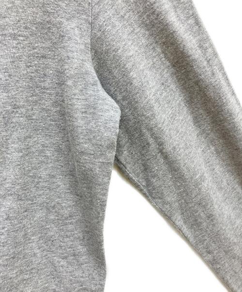 tricot COMME des GARCONS（トリココムデギャルソン）tricot COMME des GARCONS (トリココムデギャルソン) ビジューナンバリングデザインカットソー ライトグレー サイズ:SIZE Sの古着・服飾アイテム