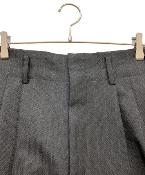 COMME des GARCONS（コムデギャルソン）COMME des GARCONS (コムデギャルソン) ダメージ加工2タックストライプハーフパンツ ブラック サイズ:SIZE Sの古着・服飾アイテム