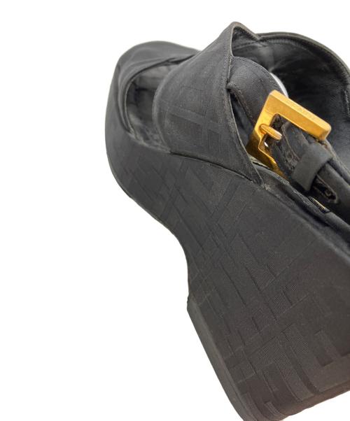 FENDI（フェンディ）FENDI (フェンディ) ズッカ柄ウェッジソールサンダル ブラック サイズ:SIZE 36 1/2の古着・服飾アイテム