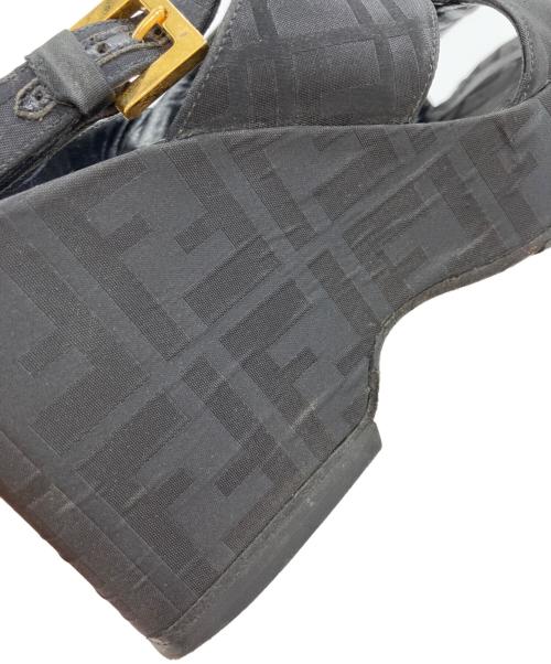FENDI（フェンディ）FENDI (フェンディ) ズッカ柄ウェッジソールサンダル ブラック サイズ:SIZE 36 1/2の古着・服飾アイテム