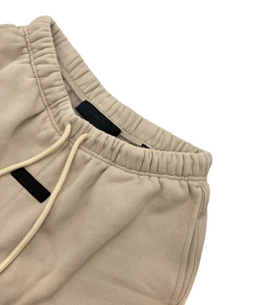 FOG ESSENTIALS（フィアオブゴッド エッセンシャル）FOG ESSENTIALS (フィアオブゴッド エッセンシャル) スウェットショートパンツ ベージュ サイズ:XSの古着・服飾アイテム