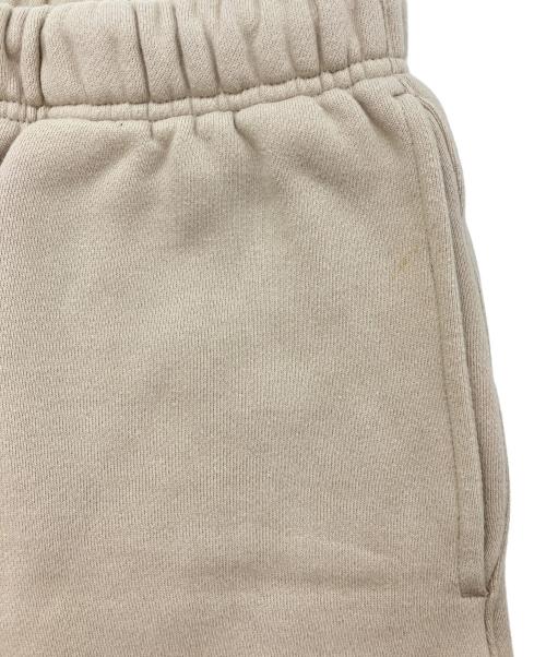 FOG ESSENTIALS（フィアオブゴッド エッセンシャル）FOG ESSENTIALS (フィアオブゴッド エッセンシャル) スウェットショートパンツ ベージュ サイズ:XSの古着・服飾アイテム