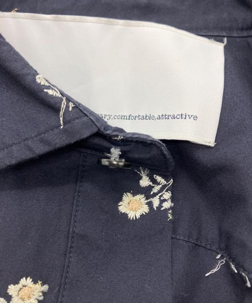 ticca（ティッカ）ticca (ティッカ) 別注フラワー エンブロイダリー シャツ ネイビー サイズ:Fの古着・服飾アイテム