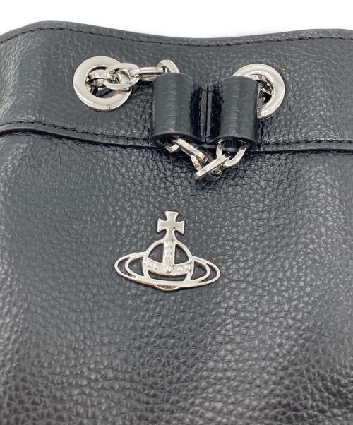 Vivienne Westwood（ヴィヴィアンウエストウッド）Vivienne Westwood (ヴィヴィアンウエストウッド) CHRISSYスモールバケットバッグ ブラックの古着・服飾アイテム