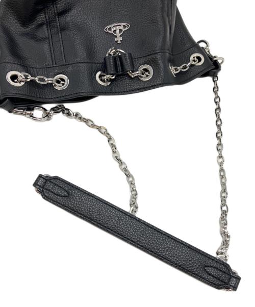 Vivienne Westwood（ヴィヴィアンウエストウッド）Vivienne Westwood (ヴィヴィアンウエストウッド) CHRISSYスモールバケットバッグ ブラックの古着・服飾アイテム