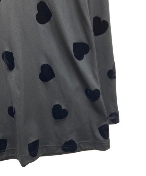 COMME des GARCONS（コムデギャルソン）COMME des GARCONS (コムデギャルソン) フロッキー加工ハート柄カットソー ブラック サイズ:Sの古着・服飾アイテム