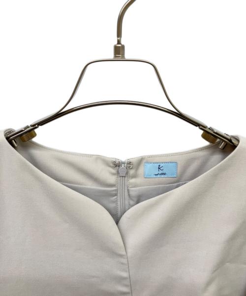 KUMIKYOKU（クミキョク）KUMIKYOKU (クミキョク) ハンサムツイル ワンピース ベージュ サイズ:3 未使用品の古着・服飾アイテム