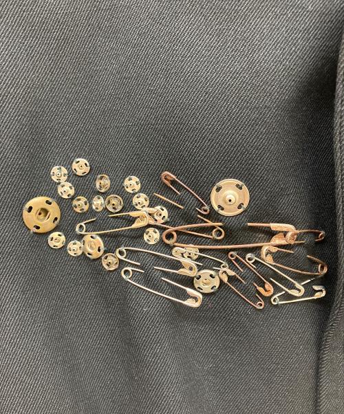 COMME des GARCONS COMME des GARCONS（コムデギャルソン コムデギャルソン）COMME des GARCONS COMME des GARCONS (コムデギャルソン コムデギャルソン) ピンデザイン装飾3Bジャケット ブラック サイズ:Sの古着・服飾アイテム