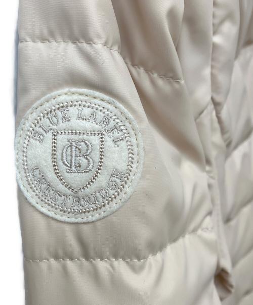 BLUE LABEL CRESTBRIDGE（ブルーレーベルクレストブリッジ）BLUE LABEL CRESTBRIDGE (ブルーレーベルクレストブリッジ) ダウンジャケット アイボリー サイズ:Mの古着・服飾アイテム