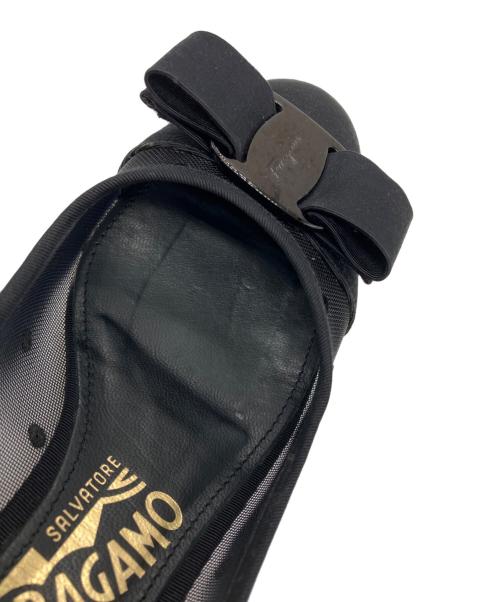 Salvatore Ferragamo（サルヴァトーレ フェラガモ）Salvatore Ferragamo (サルヴァトーレ フェラガモ) ヴァラリボンメッシュパンプス ブラック サイズ:5Dの古着・服飾アイテム