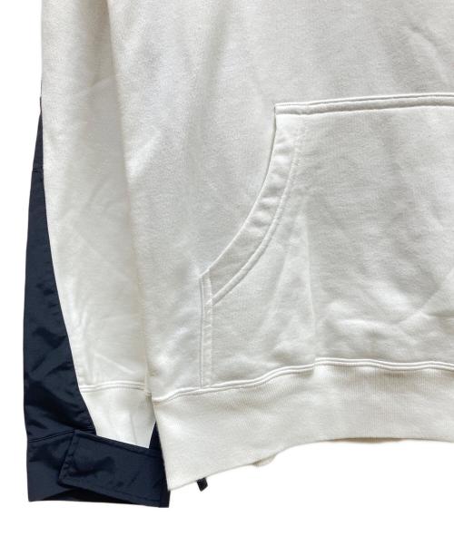 THE NORTH FACE（ザ ノース フェイス）THE NORTH FACE (ザ ノース フェイス) sacai (サカイ) サイドジップパーカー ホワイト サイズ:Mの古着・服飾アイテム