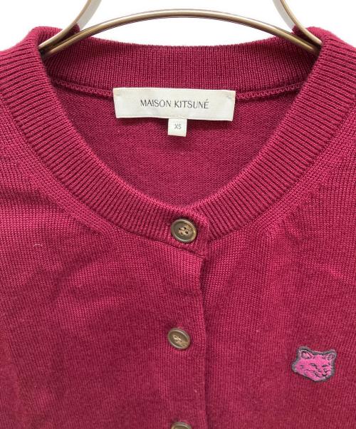 maison kitsune（メゾンキツネ）maison kitsune (メゾンキツネ) フォックスヘッド パッチ レギュラー カーディガン ワインレッド サイズ:XSの古着・服飾アイテム