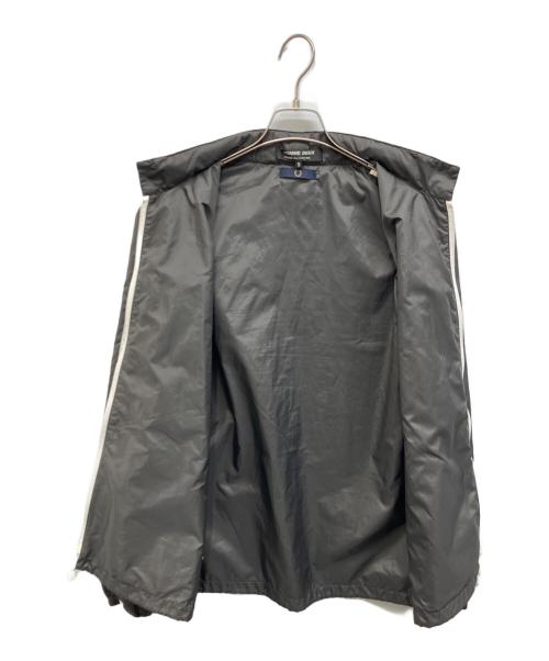 COMME des GARCONS HOMME DEUX（コムデギャルソン オム ドゥ）COMME des GARCONS HOMME DEUX (コムデギャルソン オム ドゥ) FRED PERRY (フレッドペリー) コラボナイロンジャケット グレー サイズ:Mの古着・服飾アイテム