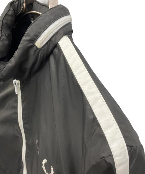 COMME des GARCONS HOMME DEUX（コムデギャルソン オム ドゥ）COMME des GARCONS HOMME DEUX (コムデギャルソン オム ドゥ) FRED PERRY (フレッドペリー) コラボナイロンジャケット グレー サイズ:Mの古着・服飾アイテム