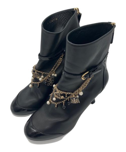 CHANEL（シャネル）CHANEL (シャネル) ビジューココマークレザージップアップアーモンドトゥショートブーツ ブラック サイズ:37C37Cの古着・服飾アイテム