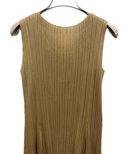 PLEATS PLEASE（プリーツプリーズ）PLEATS PLEASE (プリーツプリーズ) プリーツノースリーブワンピース ベージュ サイズ:4の古着・服飾アイテム