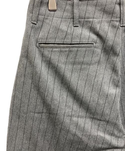 SEQUEL（シークエル）SEQUEL (シークエル) ストライプチノパンツ グレー サイズ:Mの古着・服飾アイテム