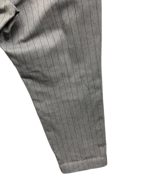 SEQUEL（シークエル）SEQUEL (シークエル) ストライプチノパンツ グレー サイズ:Mの古着・服飾アイテム