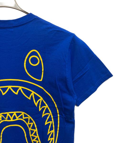 A BATHING APE（アベイシングエイプ）A BATHING APE (ア ベイシング エイプ) Big sharkTシャツ ブルー サイズ:Mの古着・服飾アイテム