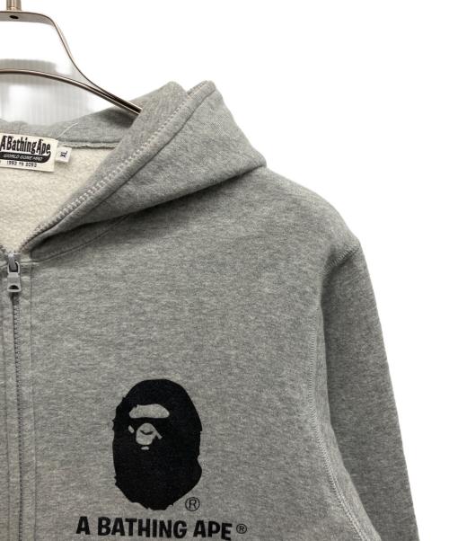 A BATHING APE（ア ベイシング エイプ）A BATHING APE (ア ベイシング エイプ) プリントジップパーカー グレー サイズ:XLの古着・服飾アイテム