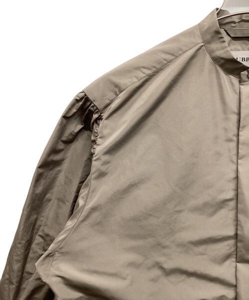 AUBRIOT（オブリオ）AUBRIOT (オブリオ) メモリータフタ ブラウス ベージュ サイズ:2の古着・服飾アイテム