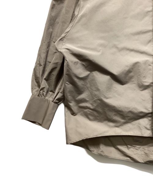 AUBRIOT（オブリオ）AUBRIOT (オブリオ) メモリータフタ ブラウス ベージュ サイズ:2の古着・服飾アイテム