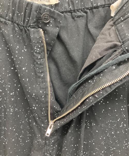 COOTIE PRODUCTIONS（クーティープロダクツ）COOTIE PRODUCTIONS (クーティープロダクツ) Splatter Print OX 2 Tuck Easy Pants ブラック サイズ:Lの古着・服飾アイテム