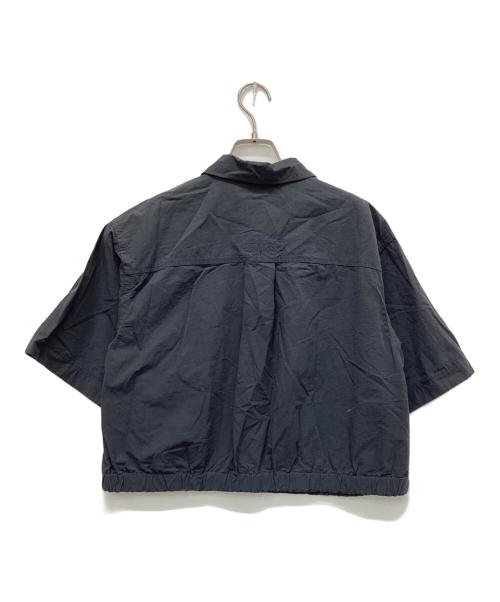 MHL（マーガレットハウエル）MHL (エムエイチエル) 22SS クロップドSSシャツ グレー サイズ:2の古着・服飾アイテム
