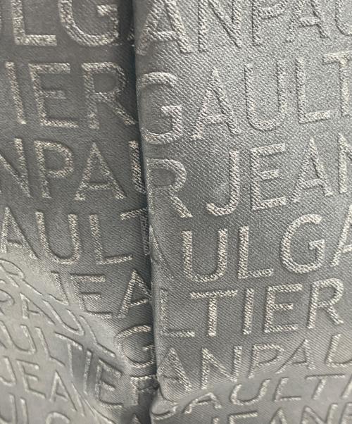 Jean Paul GAULTIER（ジャンポールゴルチェ）Jean Paul GAULTIER (ジャンポールゴルチェ) タイポグラフィエンボストートバッグ ブラック サイズ:下記参照の古着・服飾アイテム