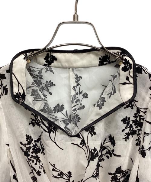 Snidel（スナイデル）Snidel (スナイデル) Snidel フロッキーシアーワンピ ホワイト×ブラックの古着・服飾アイテム