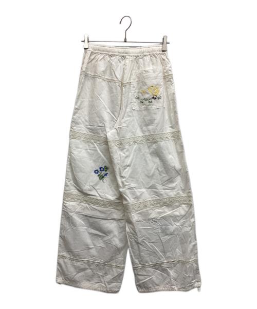 OUTDOOR PRODUCTS（アウトドア プロダクツ）OUTDOOR PRODUCTS (アウトドア プロダクツ) OUTDOOR PRODUCTS レース×刺繍トラックワイドパンツ アイボリー サイズ:Freeの古着・服飾アイテム