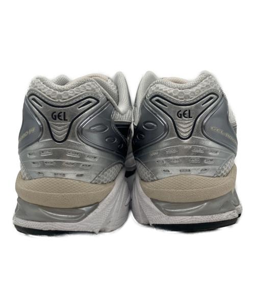 asics（アシックス）asics (アシックス) GEL-KAYANO 14 シルバー サイズ:27.5の古着・服飾アイテム