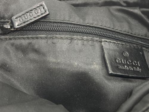 GUCCI（グッチ）GUCCI (グッチ) GGキャンバスワンショルダーバッグ ブラックの古着・服飾アイテム