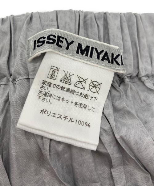 ISSEY MIYAKE（イッセイミヤケ）ISSEY MIYAKE (イッセイミヤケ) シワ加工プリーツスカート グレー サイズ:2の古着・服飾アイテム