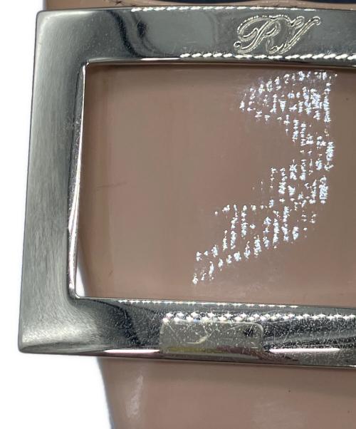 Roger Vivier（ロジェ ヴィヴィエ）Roger Vivier (ロジェ ヴィヴィエ) トランペット パテントレザー パンプス ベージュ サイズ:23.5cmの古着・服飾アイテム