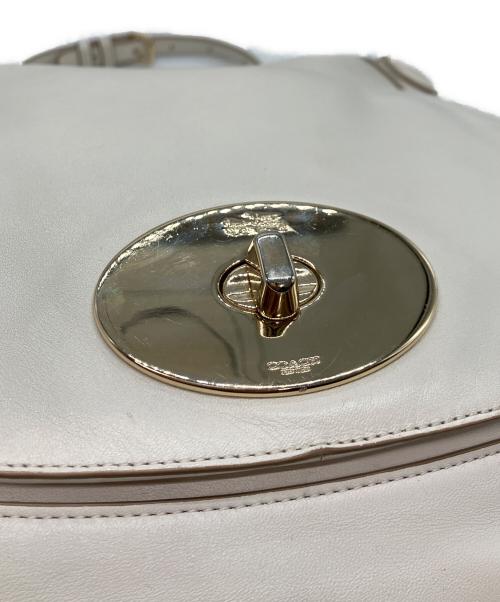 COACH（コーチ）COACH (コーチ) ターンロックサークルホーボーバッグ ホワイトの古着・服飾アイテム