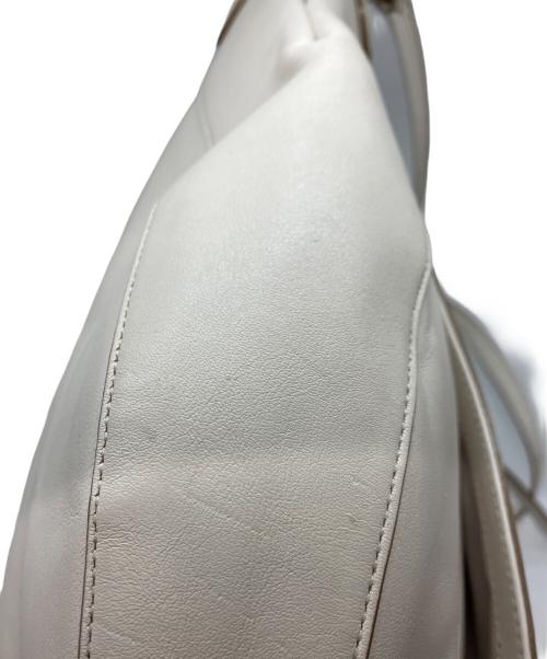 COACH（コーチ）COACH (コーチ) ターンロックサークルホーボーバッグ ホワイトの古着・服飾アイテム