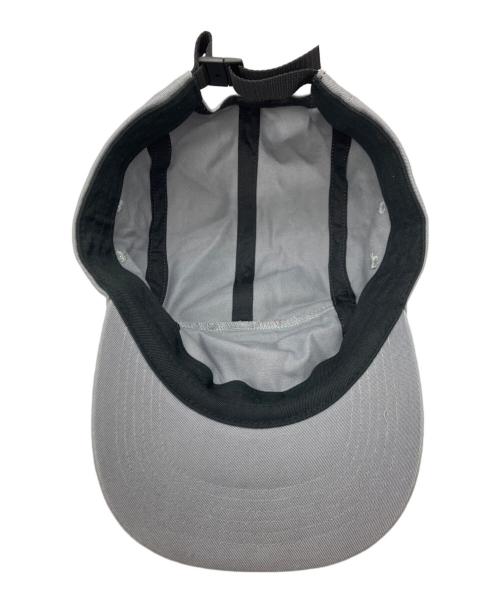 SUPREME（シュプリーム）Supreme (シュプリーム) Top Zip Camp Cap グレー サイズ:下記参照の古着・服飾アイテム