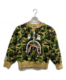 A BATHING APE（アベイシングエイプ）の古着「Camo Shark Crew Sweatshirt」｜グリーン