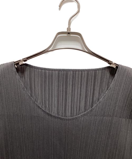 ISSEY MIYAKE（イッセイミヤケ）ISSEY MIYAKE (イッセイミヤケ) プリーツノーワンピース グレー サイズ:Mの古着・服飾アイテム