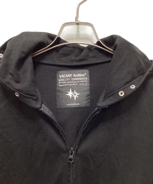 VACANT Archive（ベイカントアーカイブ）VACANT ARCHIVE (ベイカントアーカイブ) CAPPY STUD HOODIE ZIP-UP ブラック サイズ:Mの古着・服飾アイテム