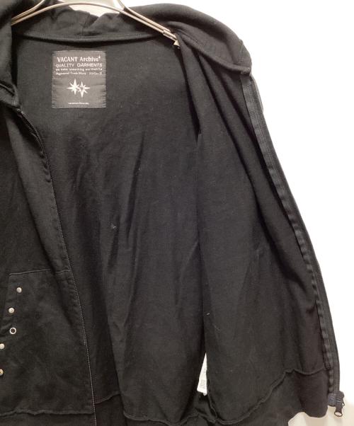 VACANT Archive（ベイカントアーカイブ）VACANT ARCHIVE (ベイカントアーカイブ) CAPPY STUD HOODIE ZIP-UP ブラック サイズ:Mの古着・服飾アイテム