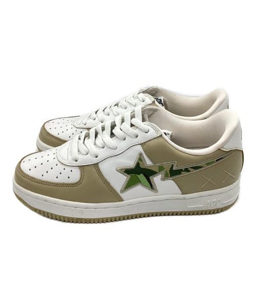 A BATHING APE（アベイシングエイプ）A BATHING APE (アベイシングエイプ) KAWS (カウズ) BAPESTA ベージュ×ホワイト サイズ:27ｃｍの古着・服飾アイテム