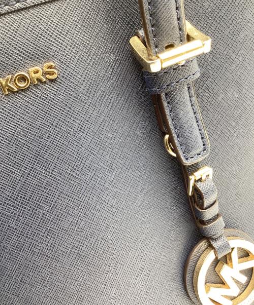 MICHAEL KORS（マイケルコース）MICHAEL KORS (マイケルコース) 2WAYハンドバッグ ネイビーの古着・服飾アイテム