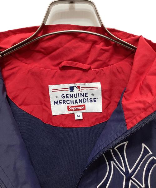 SUPREME（シュプリーム）Supreme (シュプリーム) GENUINE MERCHANDISE (ジェニュイン マーチャンダイズ) NY Yankees ナイロンジャケット ネイビー サイズ:Mの古着・服飾アイテム